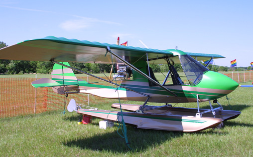 Challenger ultralight aircraft on Puddle Jumper amphib floats.