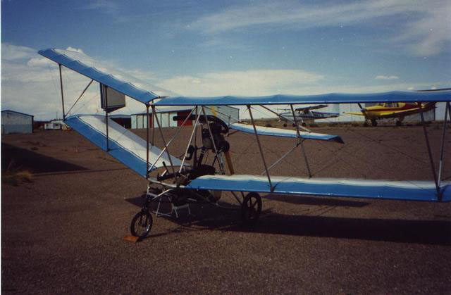 EZ Riser style of ultralight aircraft initially used by operation migration, Father Goose and company at, EAA's Airventure 