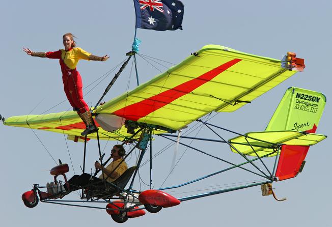 wingwalking at AIA2005sj