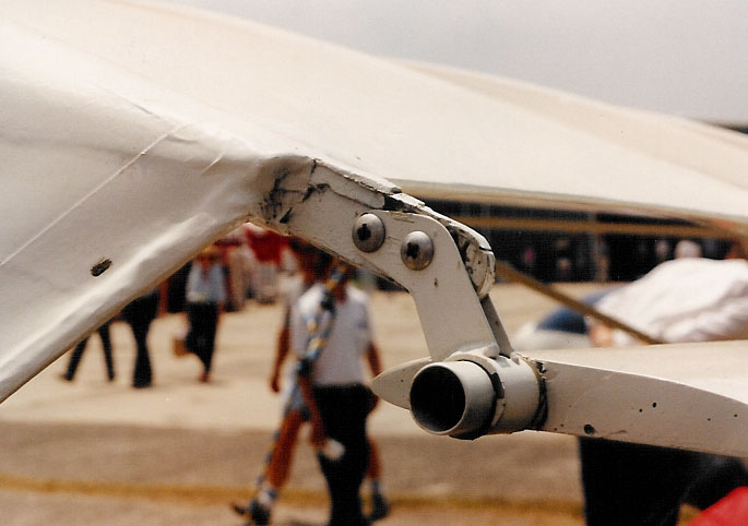 Kitfox, Avid Flyer aileron bracket failure.