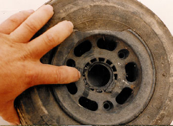 Ultralight aircraft wheel damage caused by underinflated tire and excessive side loads during landing.