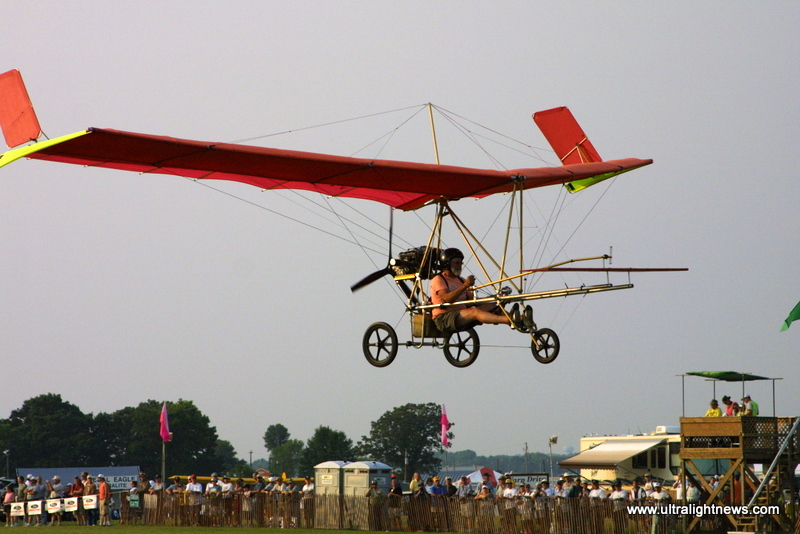 Pterodactyl ultralight aircraft pictures, Pterodactyl ultra lite aircraft images, Pterodactyl ultralight plane photographs, Ultralight News newsmagazine.