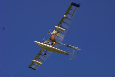 Twin engine battery powered eLazair ultralight on amphib mono float.